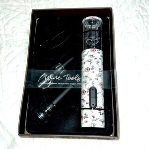 TMD Retail: Floral Four Piece Wine Tools